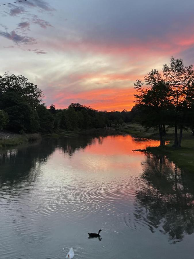 Htr Tx Hill Country Campground Kerrville Kültér fotó